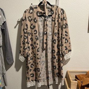 Maternity robe leapord print size medium